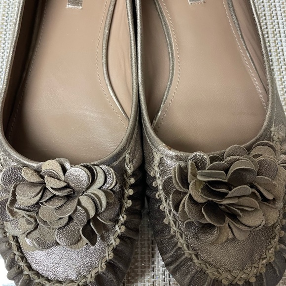 Metallic gold flats. - Picture 8 of 11
